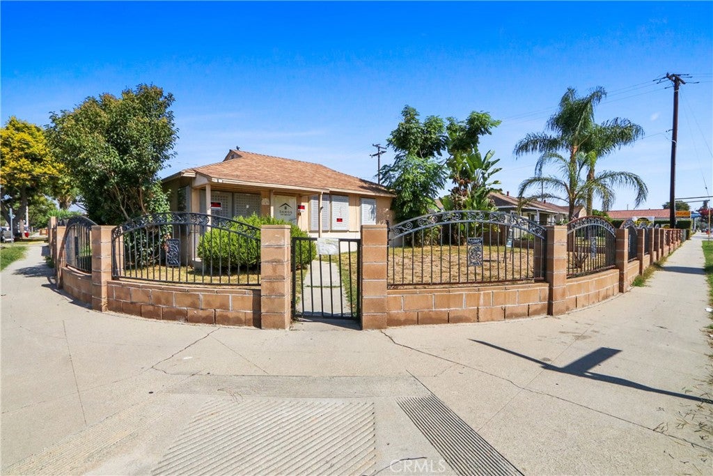 11439 Rosecrans