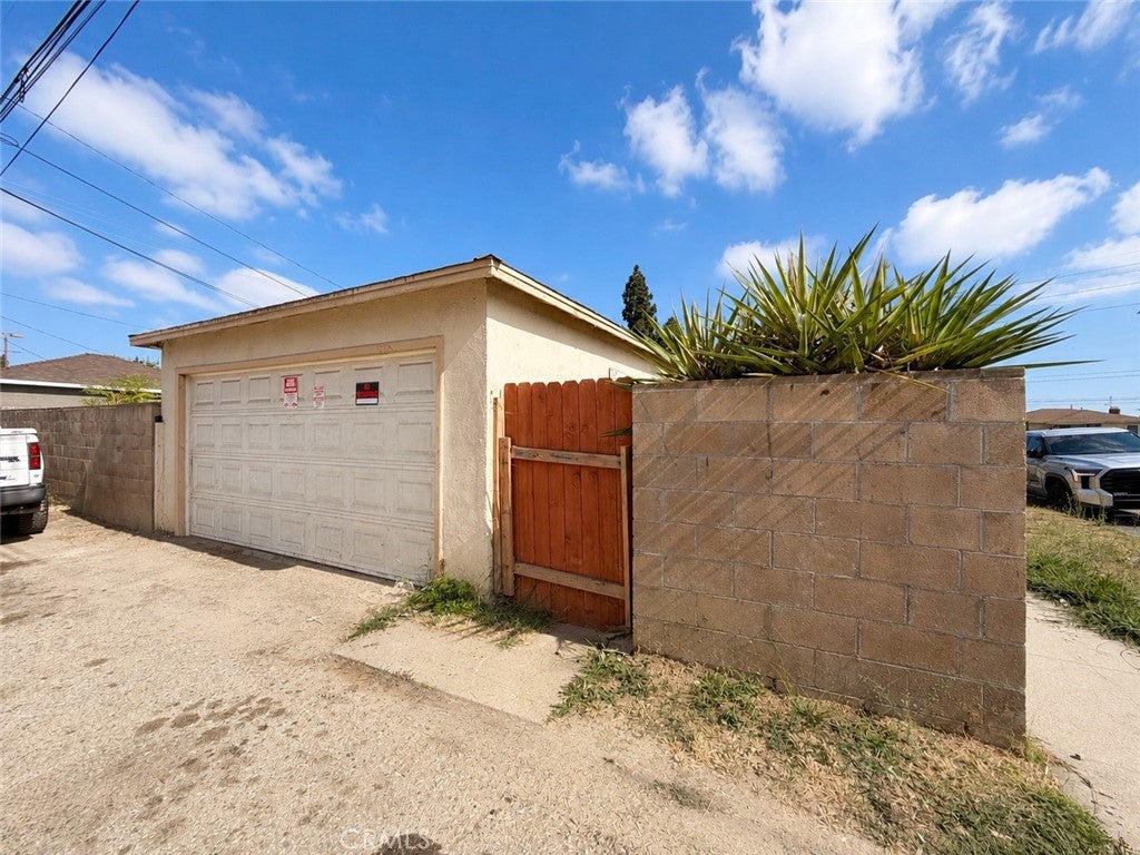 11439 Rosecrans