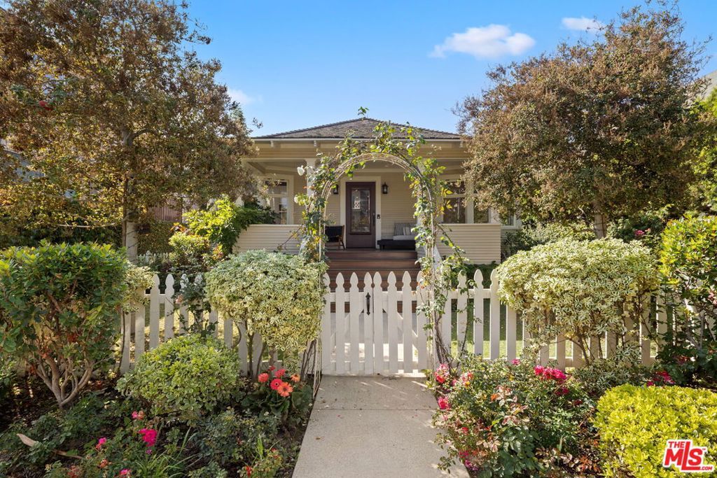 Photo of 954 5th Street, Santa Monica, CA 90403 (MLS # 25610599)