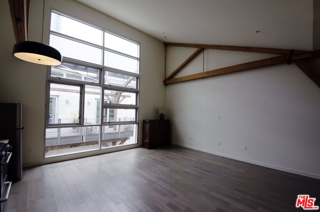 527 Molino Street 217