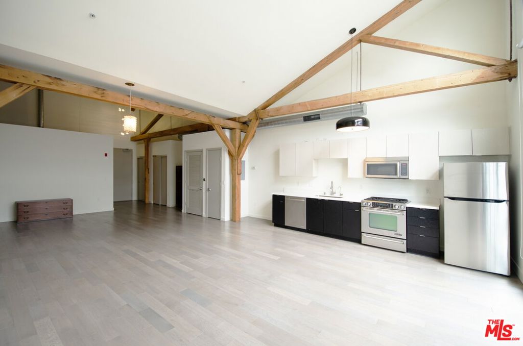 527 Molino Street 217