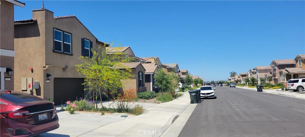 833 Half Moon Avenue