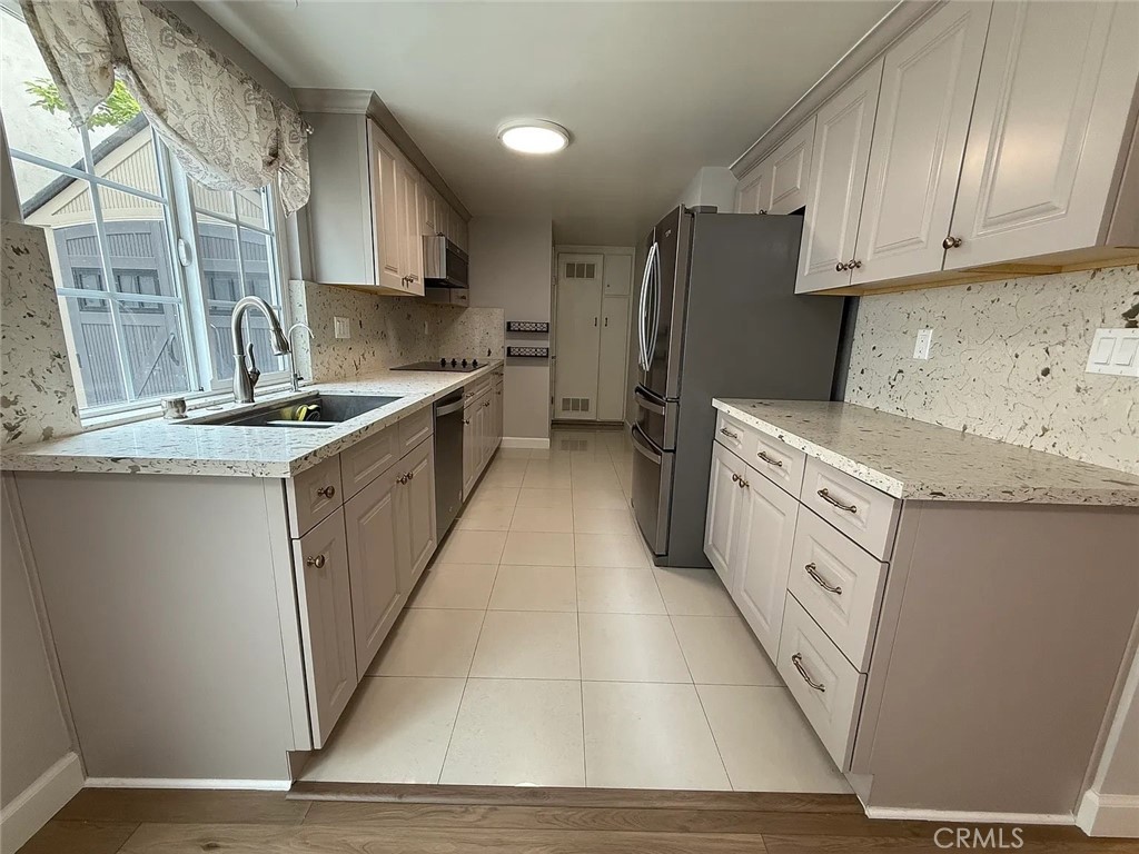 327 E Live Oak Street R