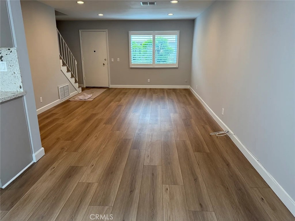 327 E Live Oak Street R