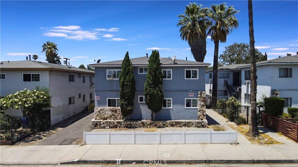 6925 Whitsett