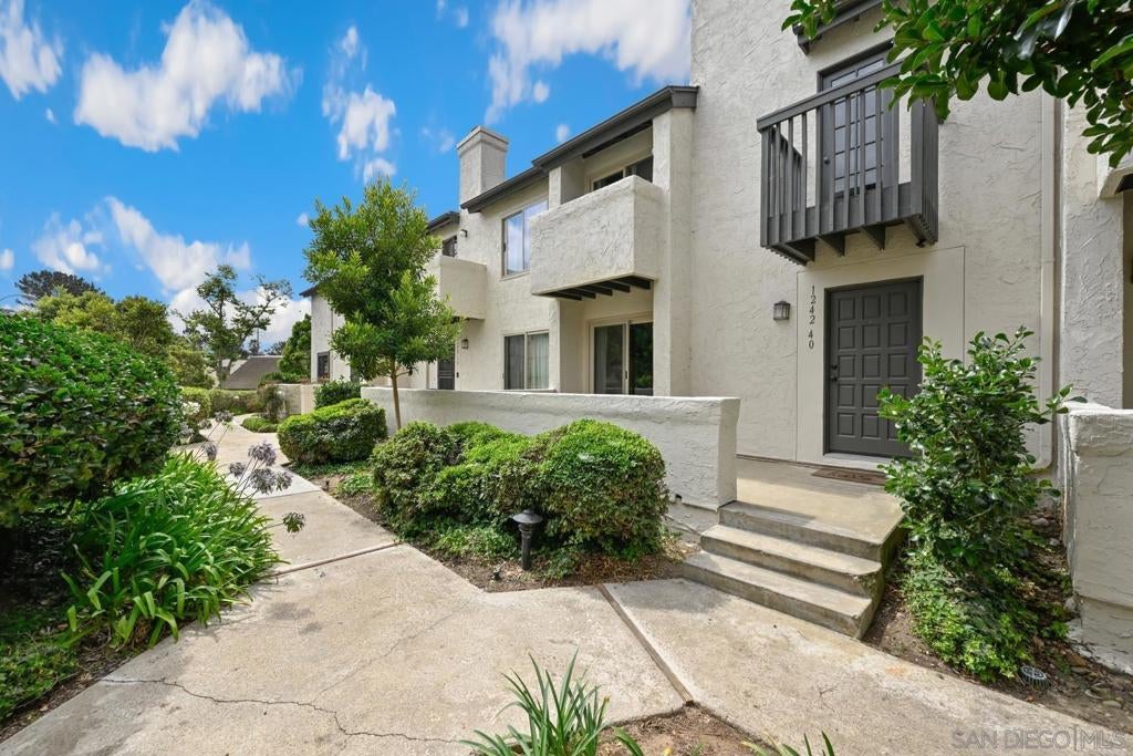 1242 River Glen Row 40, San Diego CA 92111