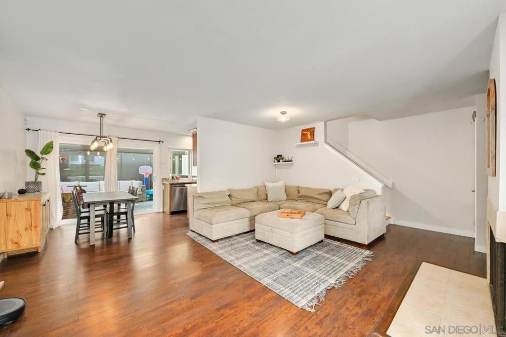1242 River Glen Row 40