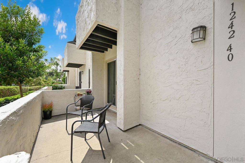 1242 River Glen Row 40