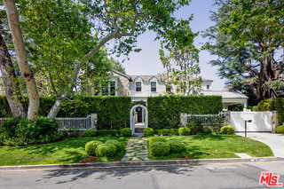 Situated in prime BW Park & framed by majestic old growth sycamores, behind gates & a tall hedge lies this Gerard Colcord-inspired New England Traditional Estate by much-admired architect Stephen Giannetti & builders Morrow & Morrow. Beautifully designed, finely crafted & richly detailed, lofty, sun-filled spaces flow seamlessly together & to the outdrs for the ideal CA lifestyle. 6 BR suites, 2 fam rms, cozy bar rm, sumptuous master suite, cook's kitchen w/ lg breakfast area, media/playrm, 2 story paneled lib, gym, elevator, wine rm, two laundry rms, upstairs sitting area/playrm & 5 masonry FPs. Warm walnut flrs, exquisite finishes & extensive woodworking thru-out. Inviting bar rm, two fam rms & cook's kitchen all open thru French drs to broad loggia w/ FP, heaters & automated sun shades, expansive grassy yd, sparkling pool/spa & guest rm w/ BA. A very special offering for the most discriminating buyer in one of the Westside's most desirable locations.