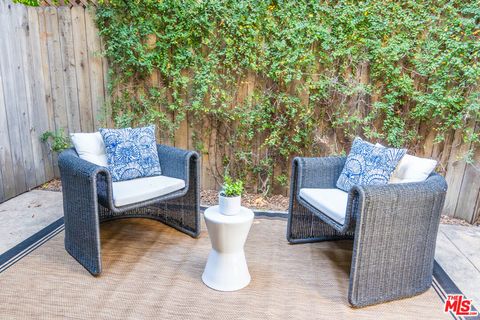 Photo of 880 Hilldale Avenue #10, West Hollywood, CA 90069 (MLS # 25579159) Photo of 880 Hilldale Avenue #10, West Hollywood, CA 90069 (MLS # 25579159)