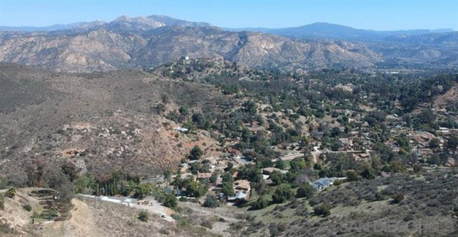 9.44 Lot in Lakeside in the heart of Eucalyptus Hills!