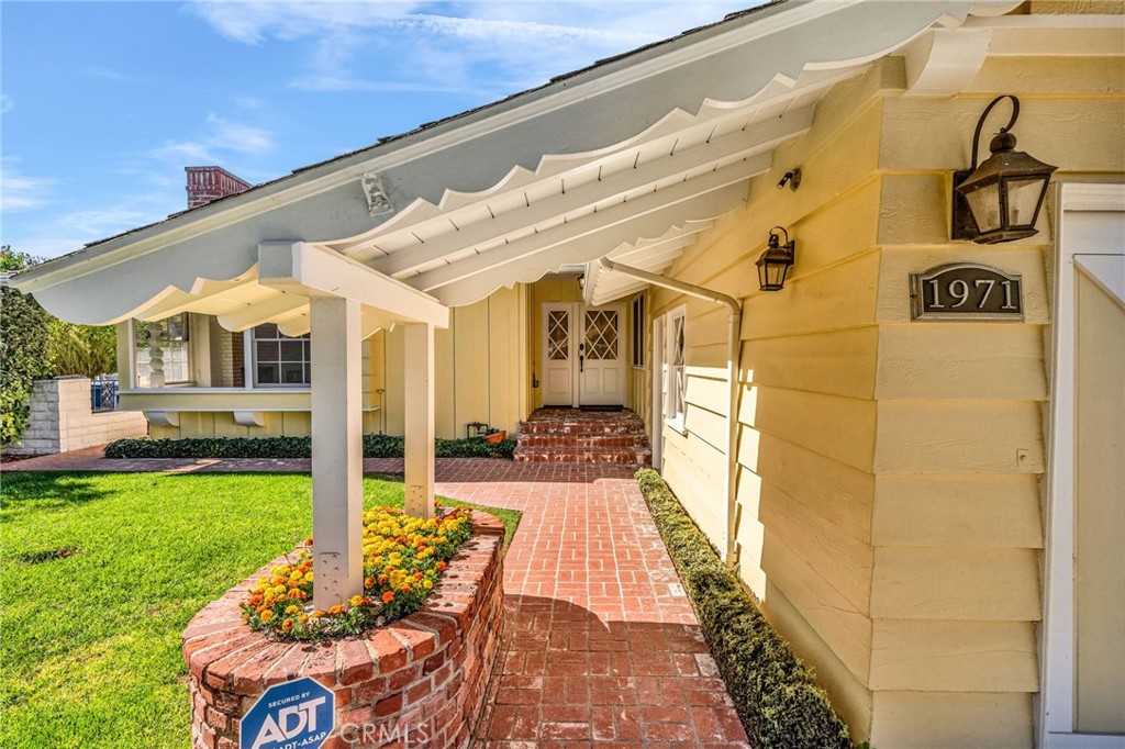 1971 W Santa Cruz Street