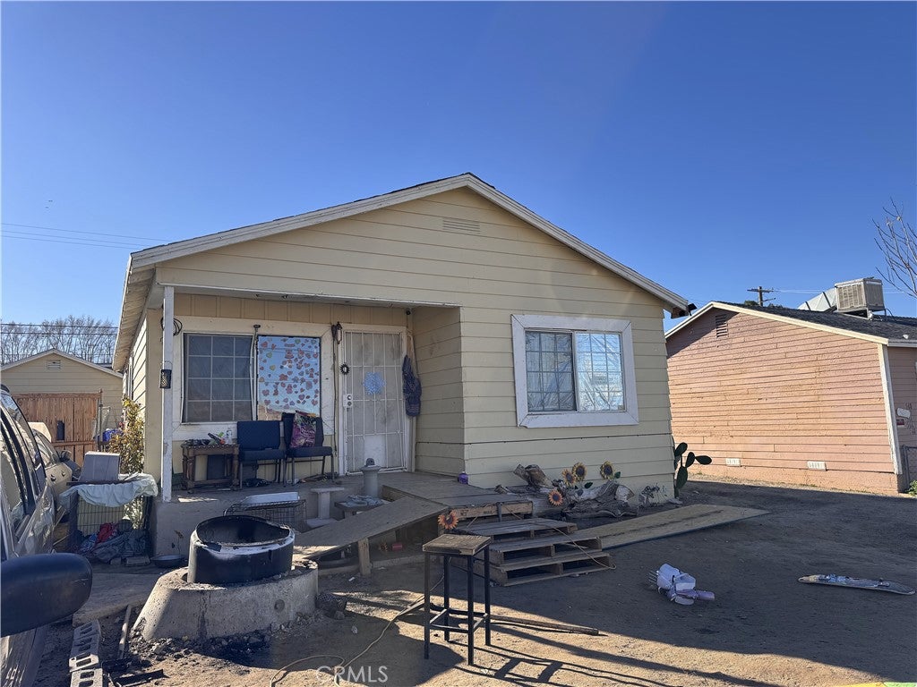 550 W Fredricks Street