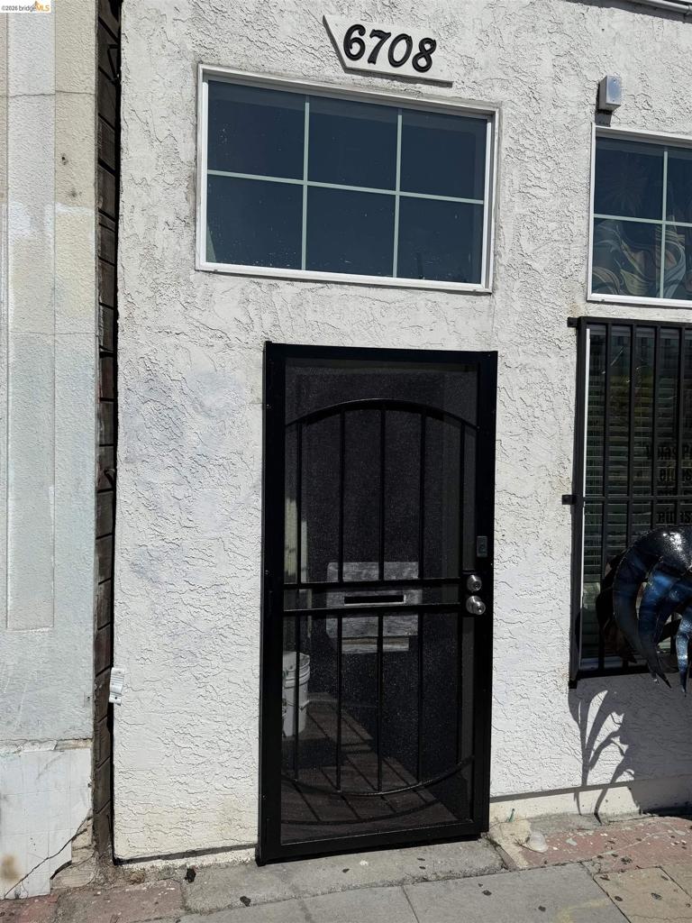 6708 International Blvd