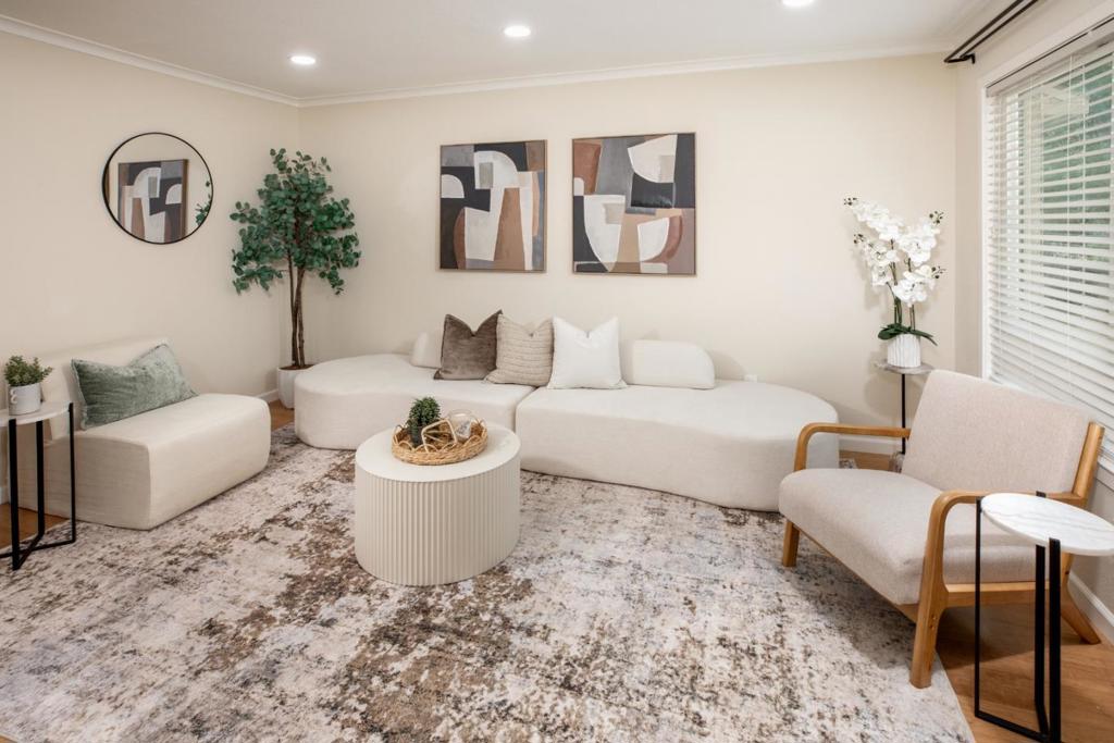 16137 Loretta Lane