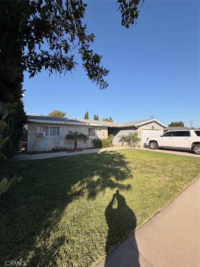 2403 W Almond