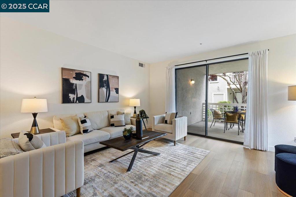 ASHFORD COURT - Residential