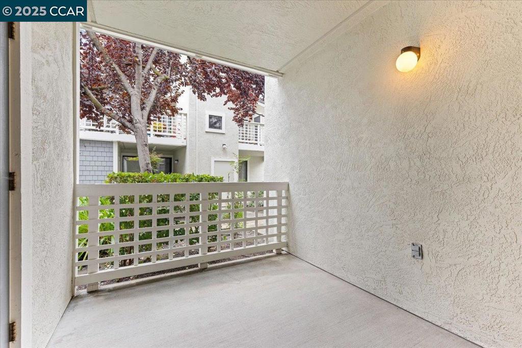 ASHFORD COURT - Residential