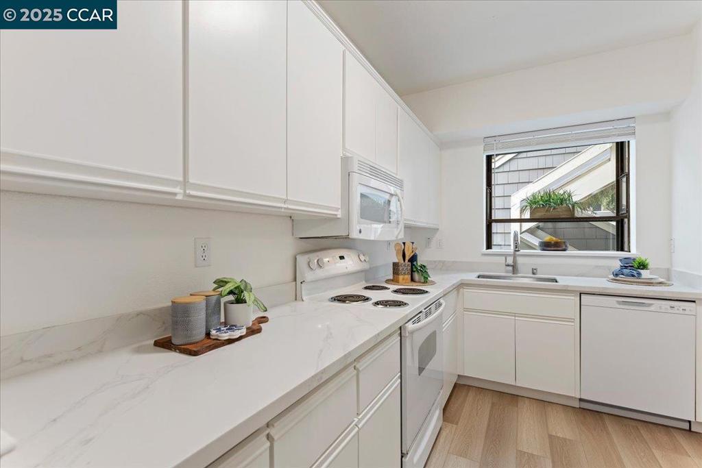 ASHFORD COURT - Residential