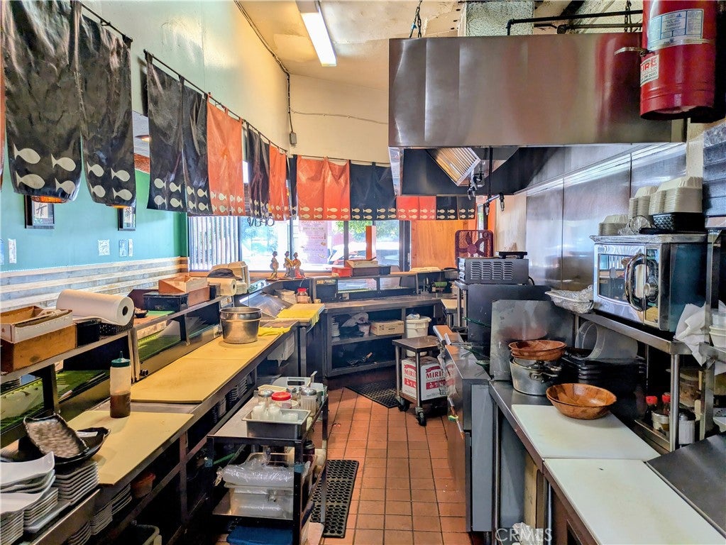 11617 Santa monica Boulevard