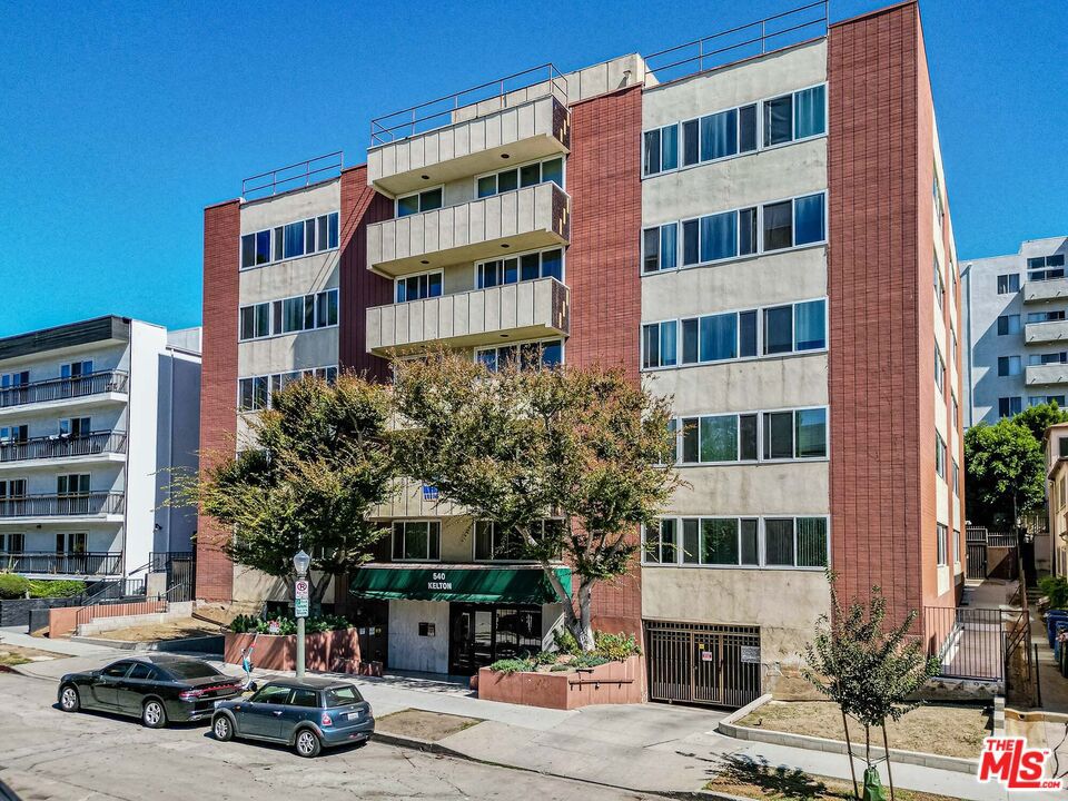 540 Kelton Avenue 105
