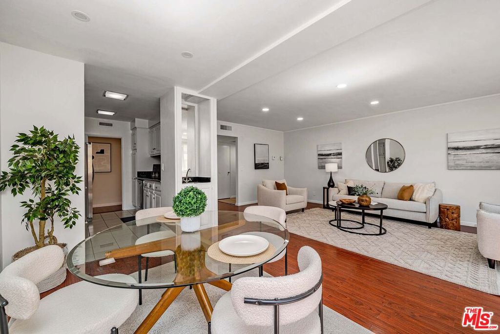 Photo of 540 Kelton Avenue #105, Los Angeles, CA 90024 (MLS # 26995493)