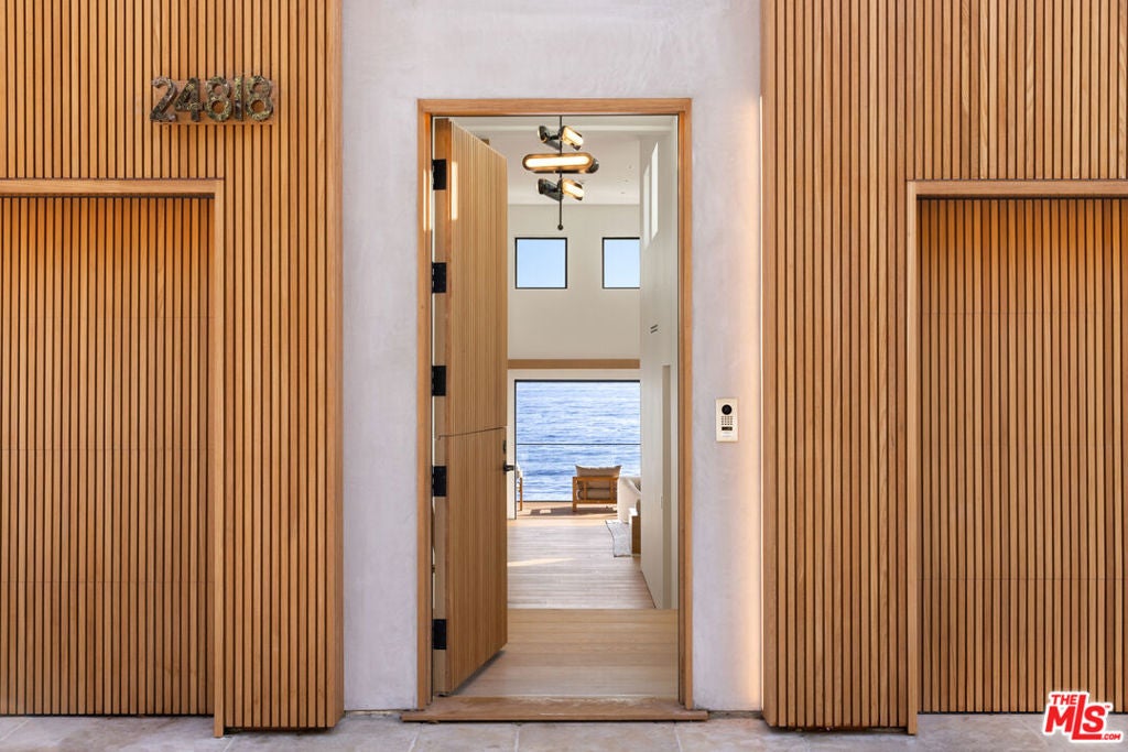 Photo of 24818 Malibu Road, Malibu, CA 90265 (MLS # 26993335)