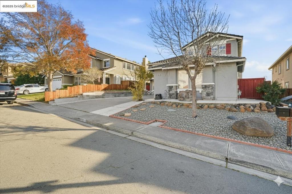 EAGLE RIDGE - Residential