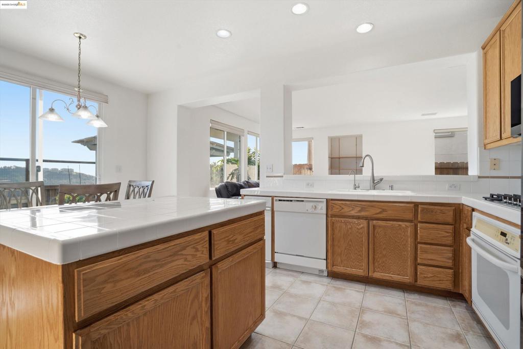 EAGLE RIDGE - Residential