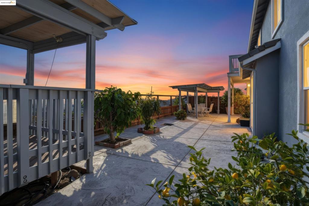 EAGLE RIDGE - Residential