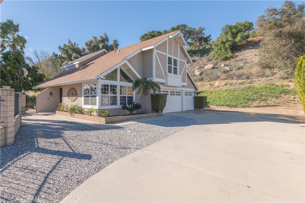 8303 Whispering Tree