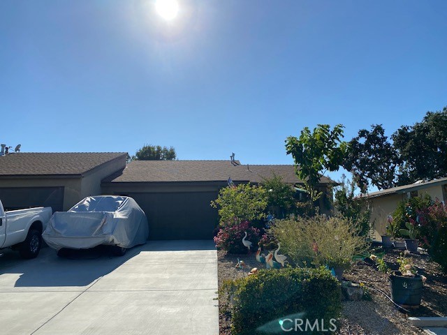 Sweet home in Sierra Bonita Village for 55+ age group. Two bedrooms and two bathrooms with 1088 square feet of living space. Laminate wood-look floors throughout home. Skylight in kitchen. Fenced and gated back yard. Concrete driveway, front patio and retaining wall. Close to the Senior Center and parks. Extremely low HOA. Tenant occupied. Please call for an Appointment.