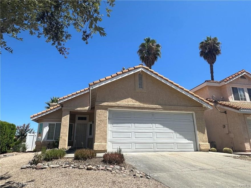 Recently updated Single Family home with great sized back yard and attached 2 car Garage. Medium to small pets welcome, weight limit of 50pds, and quantity limit of 2, as per insurance. All Appliance's included, Ready for Move in Nov. 1st!