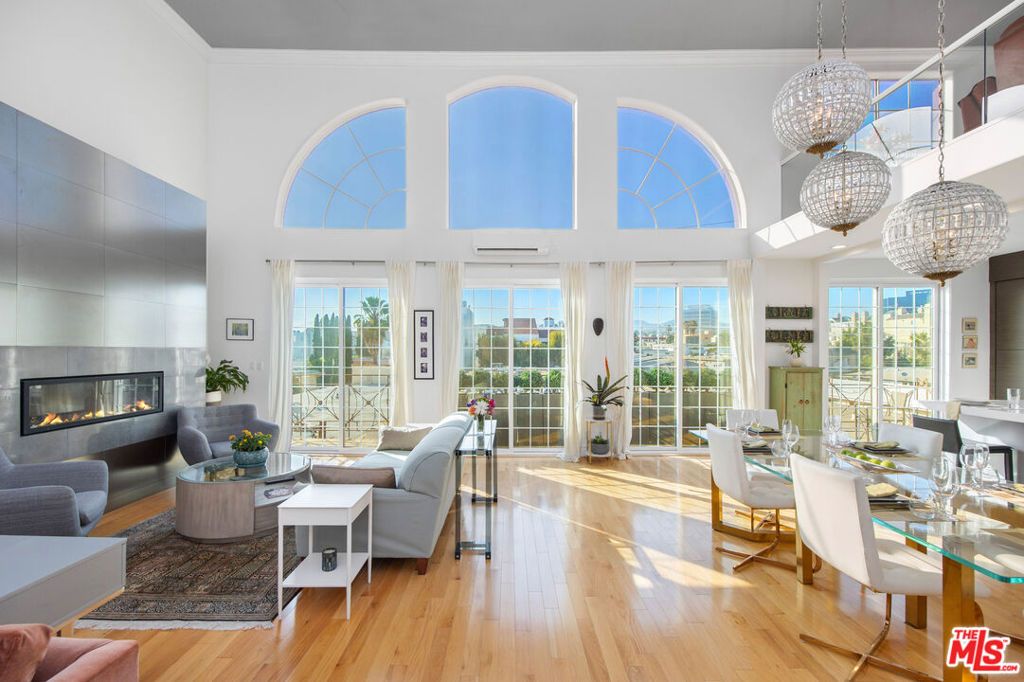 Photo of 11723 Goshen Avenue #302, Los Angeles, CA 90049 (MLS # 25599509)