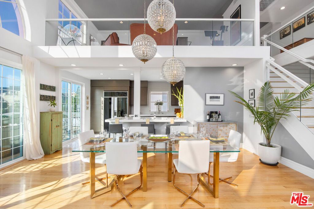 Photo of 11723 Goshen Avenue #302, Los Angeles, CA 90049 (MLS # 25599509)