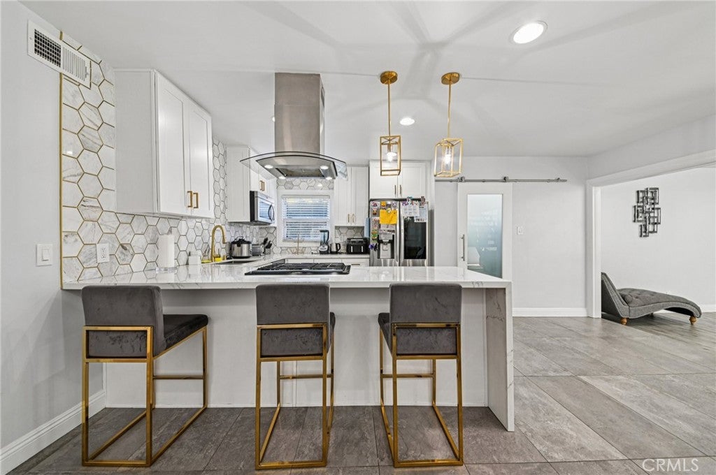 2120 Ronsard Road