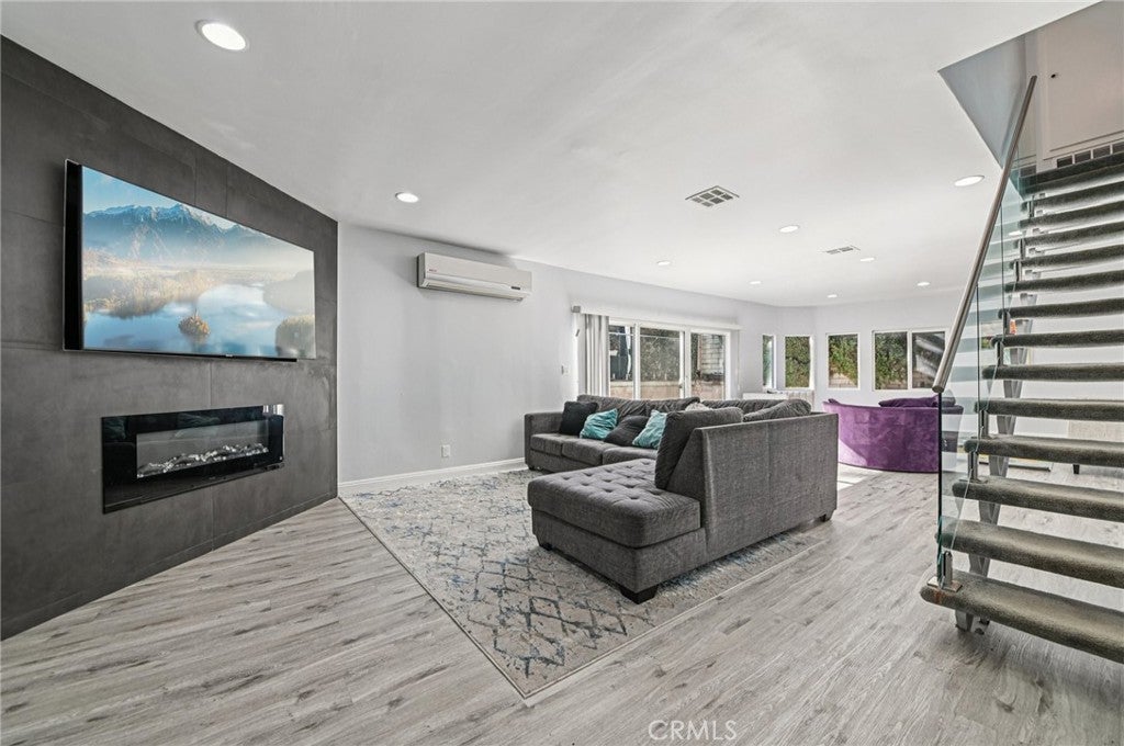 2120 Ronsard Road