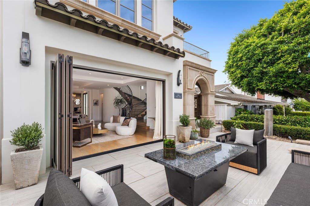 Photo of 222 Orchid Avenue, Corona Del Mar, CA 92625 (MLS # LG26073086)