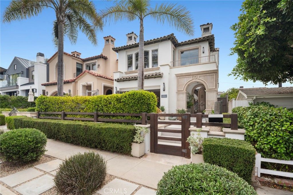 Photo of 222 Orchid Avenue, Corona Del Mar, CA 92625 (MLS # LG26073086)