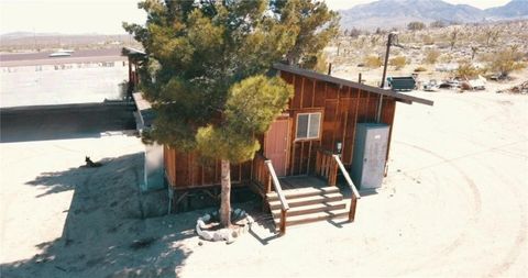 Photo of 35535 State Highway 18, Lucerne Valley, CA 92356 (MLS # AR25234550)