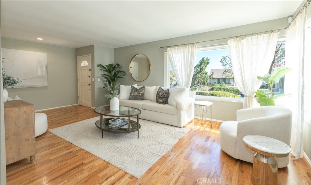 2378 Avenida Otono