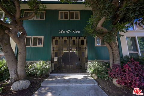 Photo of 605 S Barrington Avenue #17, Los Angeles, CA 90049 (MLS # 26659045)
