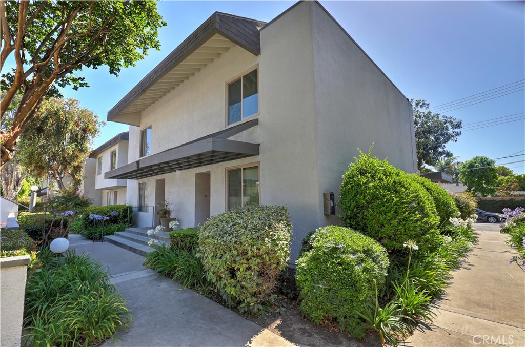 Welcome to this beautifully updated 2-bedroom, 2-bathroom corner-unit condo offering comfort, style, and convenience. This two-story home features soaring ceilings in the family room, creating a bright and airy atmosphere filled with natural light. Recent upgrades include new laminate flooring, plush new carpet, Corian kitchen counters, and modernized bathroom vanities. This community was created by renowned architect Frank Gehry.
The spacious primary bedroom boasts a walk-in closet and a private en suite bathroom. Enjoy the convenience of inside laundry and an open, functional layout perfect for everyday living. Community amenities include a sparkling pool and relaxing spa, with assigned parking spot.
Ideally located near shopping, dining, and major freeways—this home combines tasteful updates with an unbeatable location. Don’t miss this opportunity!