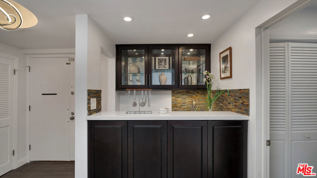 1434 Greenfield Avenue 303