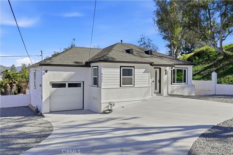 Photo of 8431 Desiree Ln, Santee, CA 92071 (MLS # SR26021382)