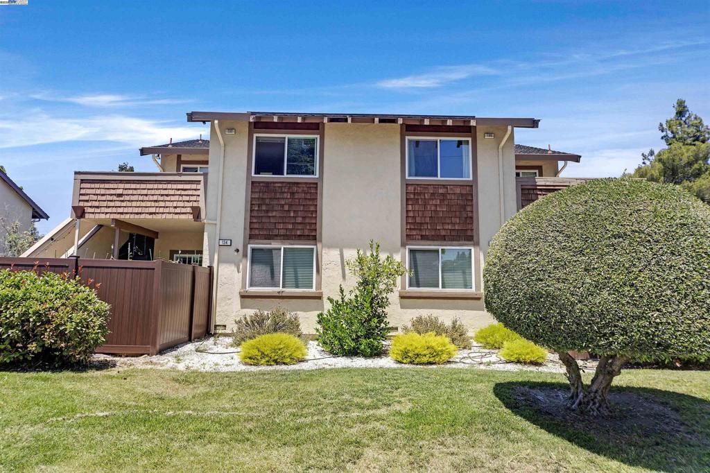OPEN HOUSE SATURDAY & SUNDAY 1:00 to 4:00pm. Top-Floor Condo in Desirable Warm Springs Neighborhood Located in one of the most sought-after neighborhoods in Warm Springs, this 2-bedroom, 2-bath top-floor end unit offers a bright and open floor plan with high ceilings and dual-pane windows. Enjoy abundant natural light throughout, a private patio, and the comfort of central heating with in-unit laundry. While the home needs some TLC, its prime location provides easy access to top-rated schools, shopping, dining, parks, and major commuter routes including I-680 and I-880—perfect for everyday living and a convenient Bay Area commute.