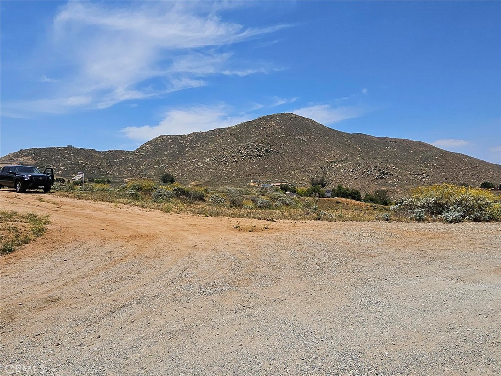 1 Luane Trail