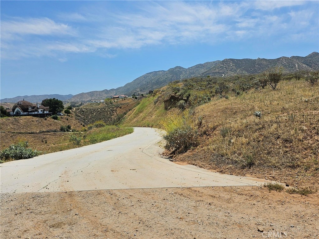 1 Luane Trail