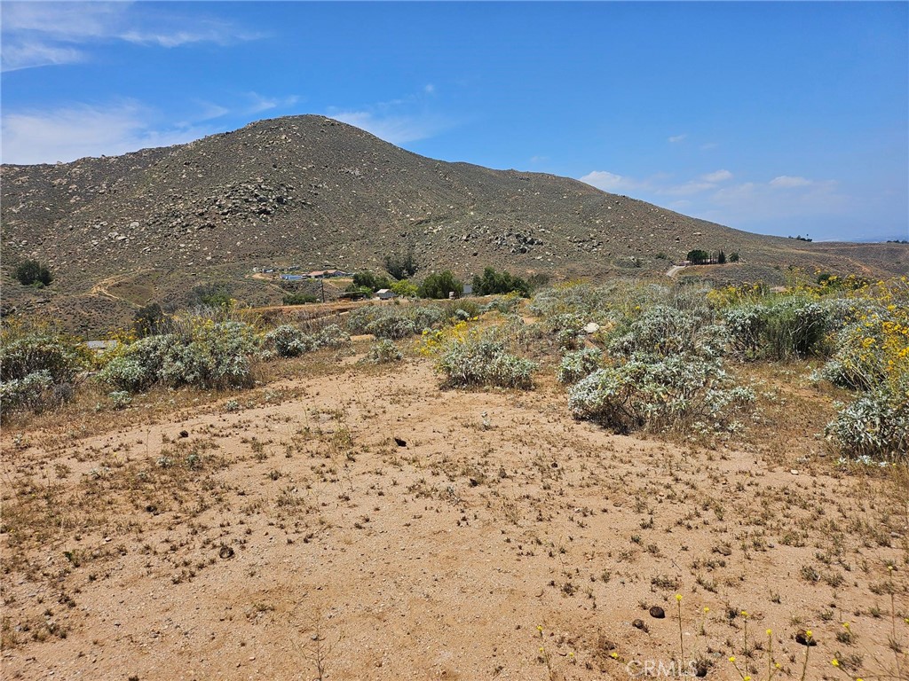 1 Luane Trail