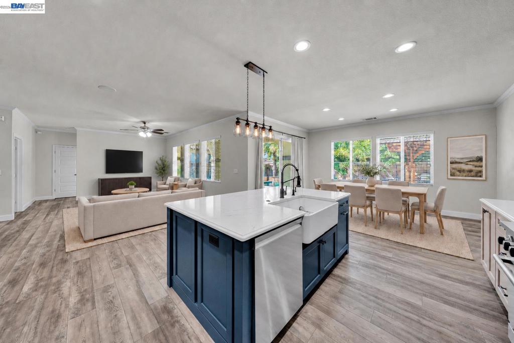 2142 Harborage Way